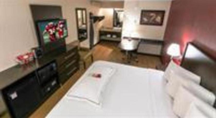 เรด รูฟ พลัส+ ยูนิเวอร์ซิตี้ แอท บัฟฟาโล - แอเมิสต์ Hotel แอมเฮิร์ส ภายนอก รูปภาพ