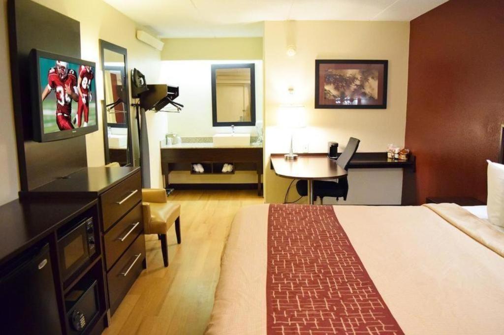 เรด รูฟ พลัส+ ยูนิเวอร์ซิตี้ แอท บัฟฟาโล - แอเมิสต์ Hotel แอมเฮิร์ส ภายนอก รูปภาพ